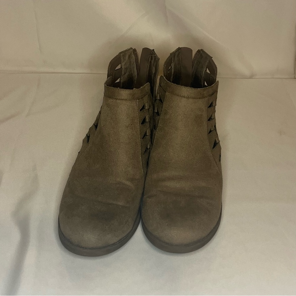 Carlos Boots Womens 8 M Bayley Ankle Booties Heels Pull On Zipper
Beige Fabric